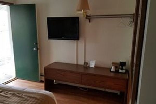 Budget Host Inn (Detroit Lakes)
